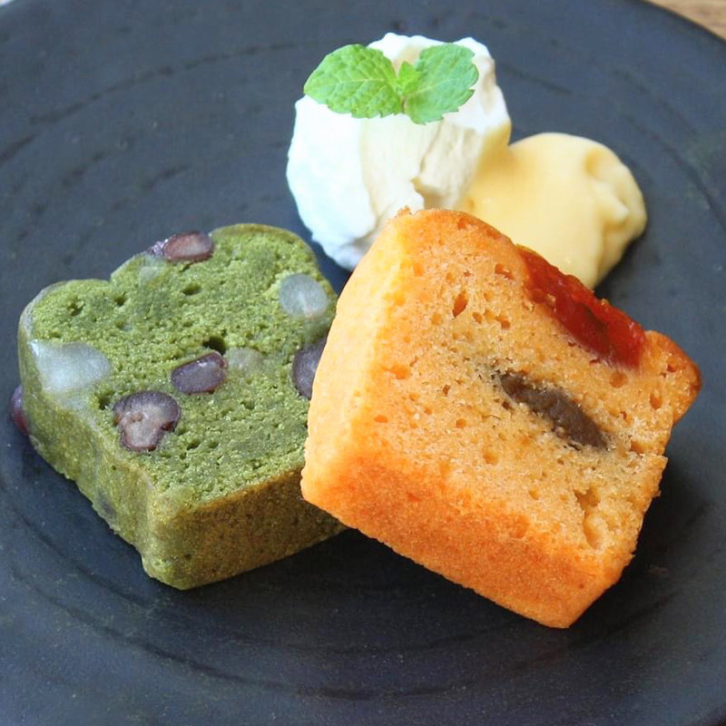 焼き浮島の生クリーム添え(麻布野菜菓子 )