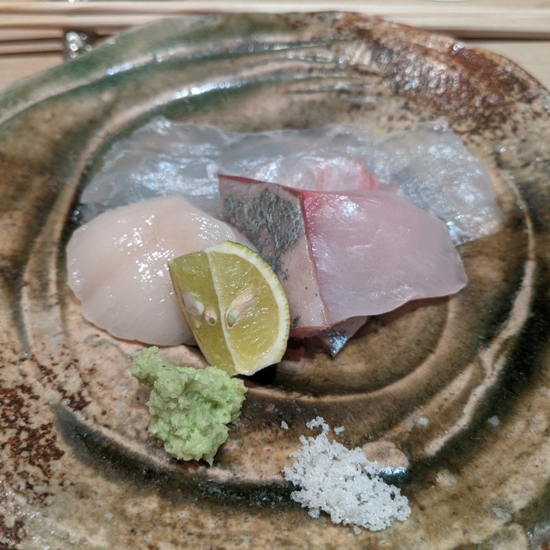 平目、ホタテ、シマアジ(鮨 近藤 )