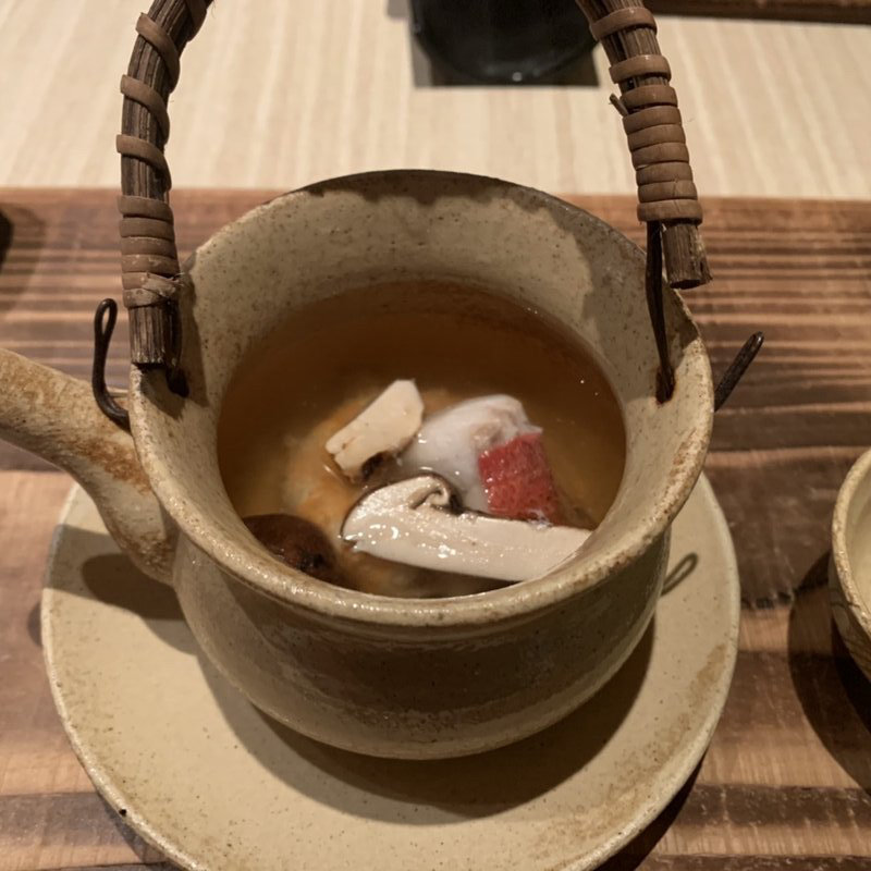 土瓶蒸し(旬喰い　右近)