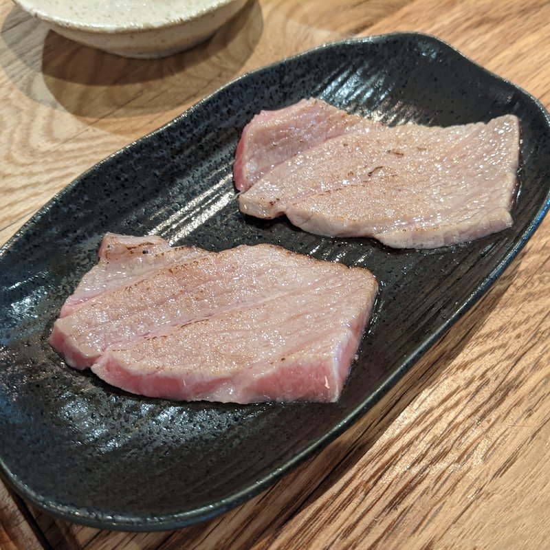 本まぐろ大トロ炙り(三崎まぐろ専門店 Tunaがる 横浜ドリームランド店)