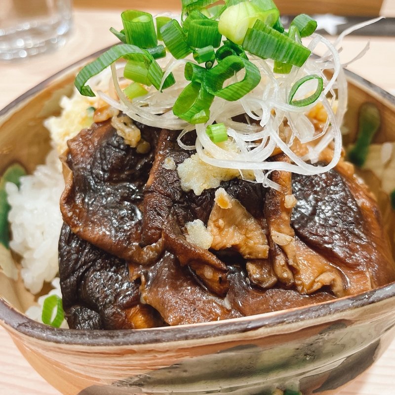 炭火焼きしいたけ丼(ラーメン専科 竹末食堂)