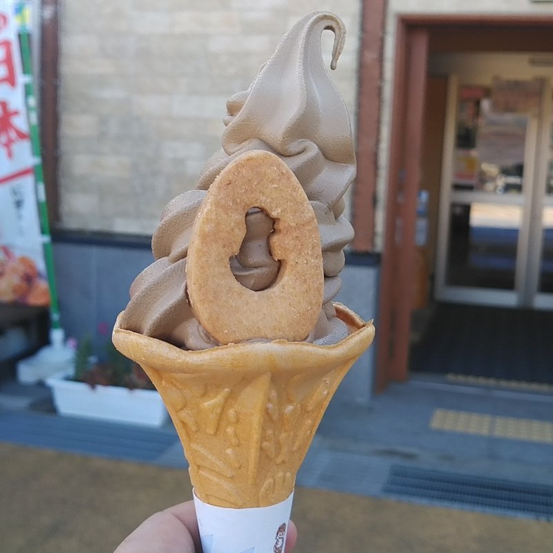 ほうじ茶ソフト(からあげ家 道の駅むろね店)