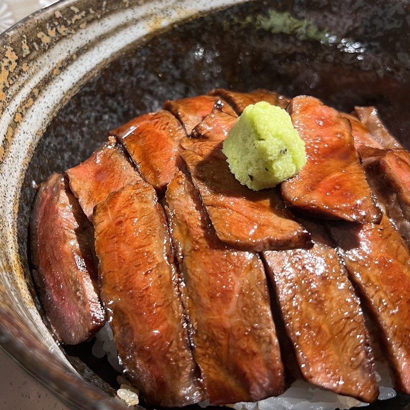 炙りステーキ丼(いろり焼き肉 天丸 黒崎)