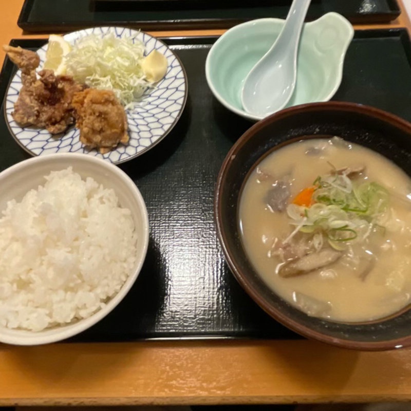 豚汁セット (豚汁・鶏唐揚げ)(大衆食堂 定食のまる大 港南台店)