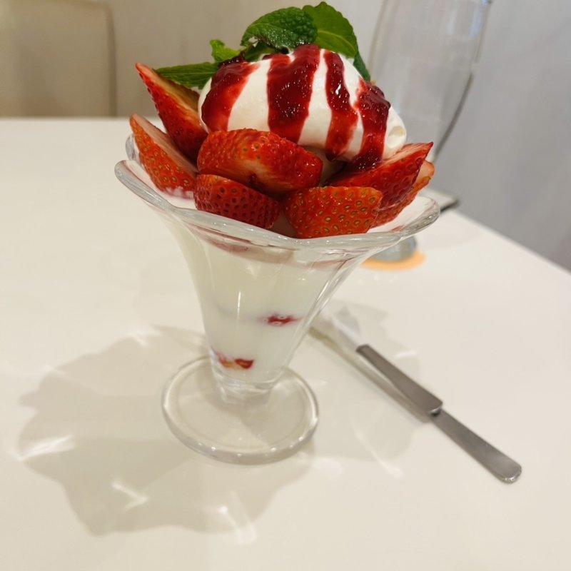 ストロベリーパフェ(フルーツカフェ オレンジ （fruit cafe ORANGE）)