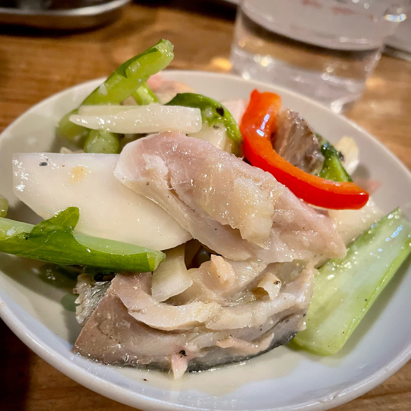 〆鯖と蕪のマリネ(立ち呑み ジャックとマチルダ )