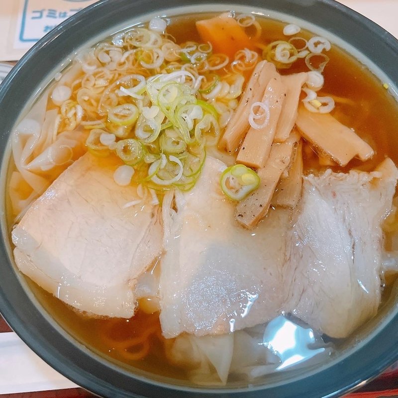 ワンタン麺(満月 （まんげつ）)