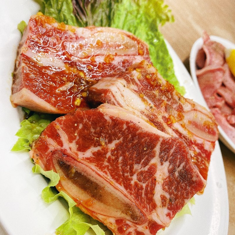 骨付カルビ(山口とんちゃん平和軒)