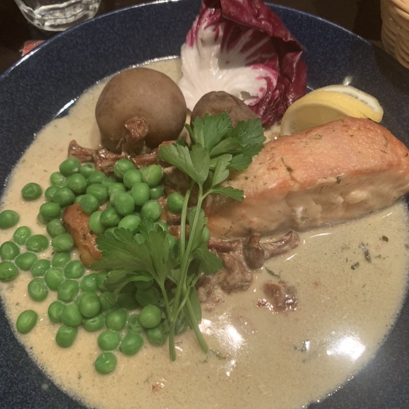 ノルウェーサーモンのムニエル(北欧料理リラ・ダーラナ)