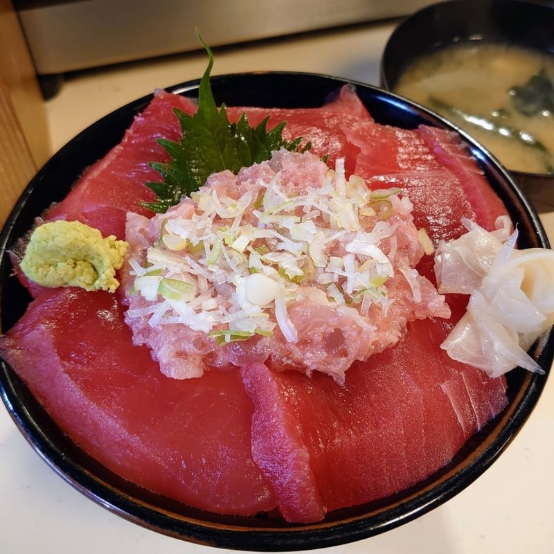 まぐろづくし＋大盛り(双子鮨(ふたごすし))