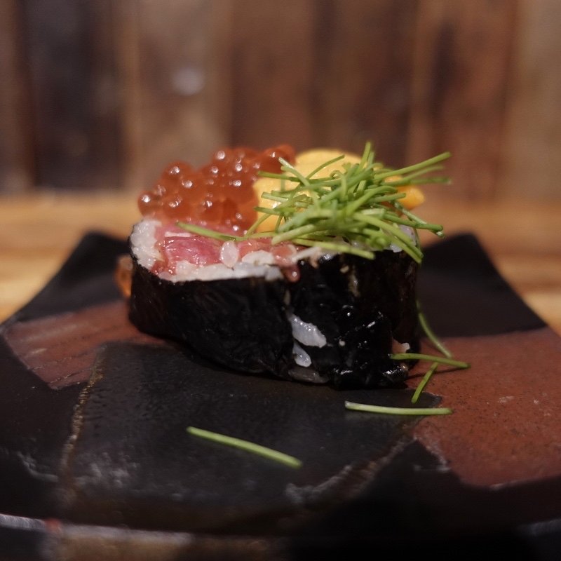 イクラオンザ鮪太巻き(立呑み とだか)