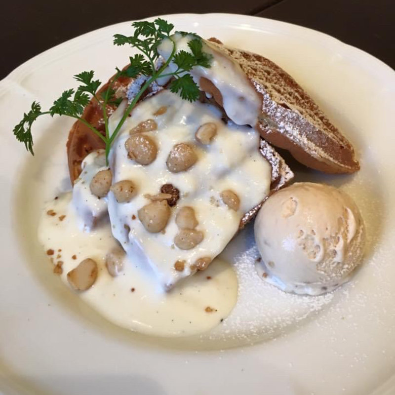 塩キャラメルアイスとバナナのワッフル(カフェドラパン)