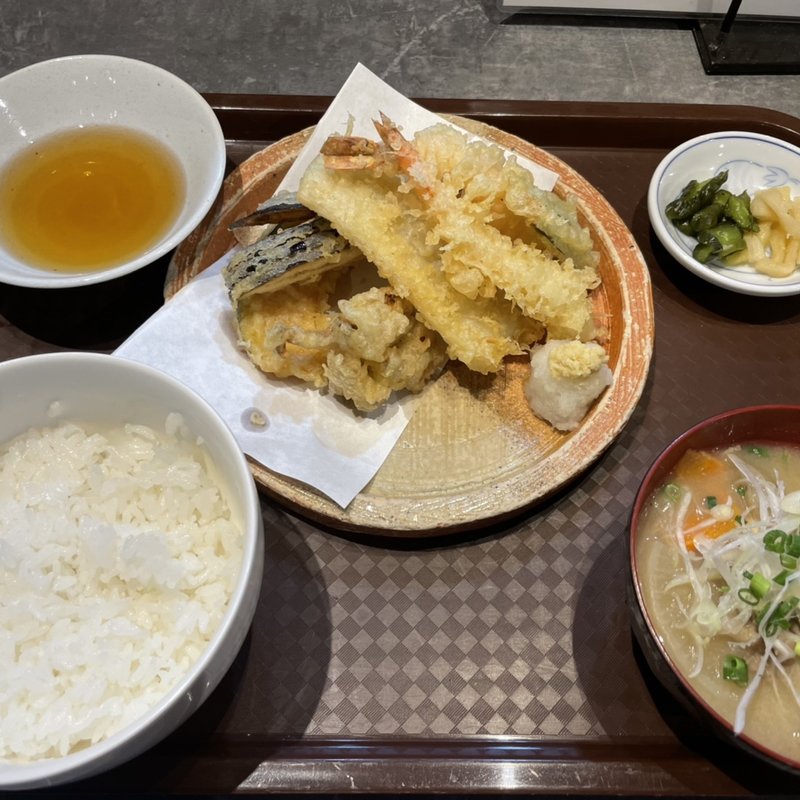 日替り：エビと穴子の天ぷら定食(酒と飯　たまる食堂)