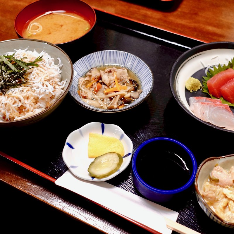 さしみとしらす丼の定食(かどや食堂 )
