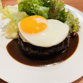 ハンバーグ 目玉焼きのせ(レストラン・サカキ （RESTAURANT SAKAKI）)
