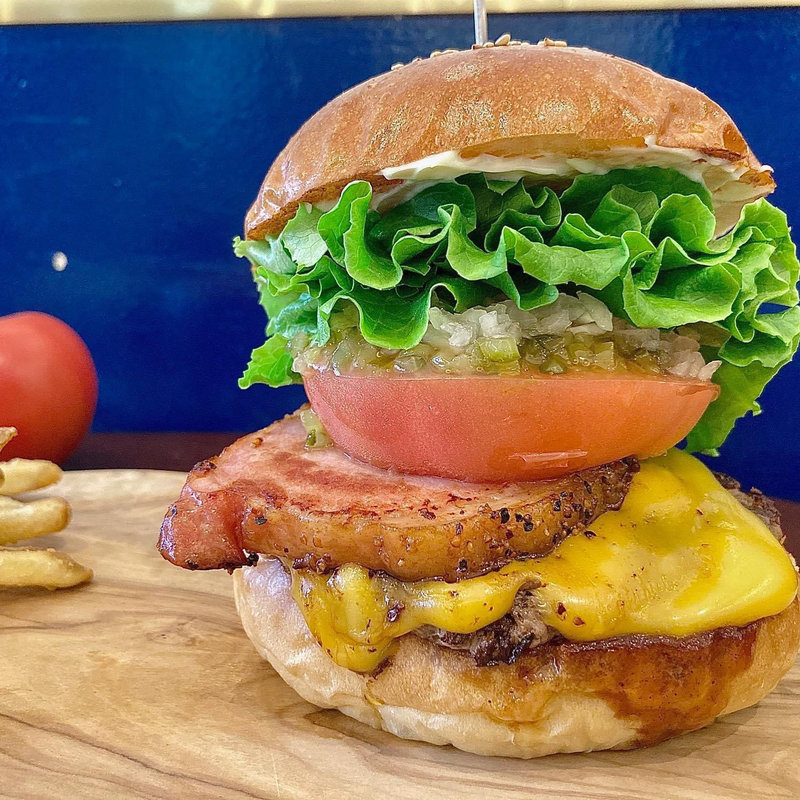 カナディアンベーコンチーズバーガー(キノーズマンハッタンニューヨーク)