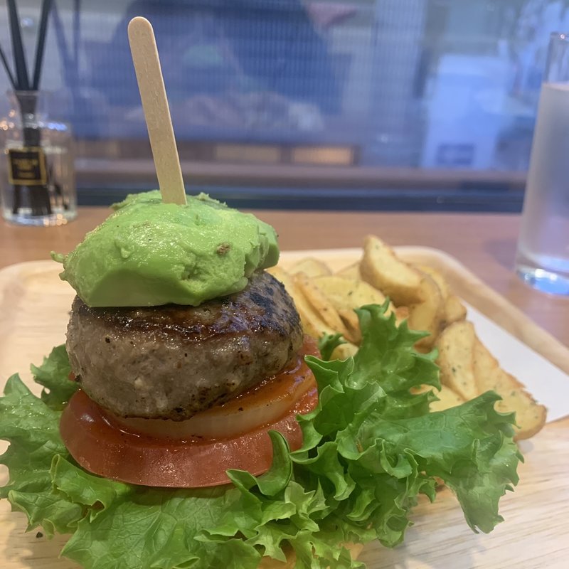 アボガドバーガー(グリルフクヨシ 神保町店 BURGERS CAFE GRILL FUKUYOSHI)