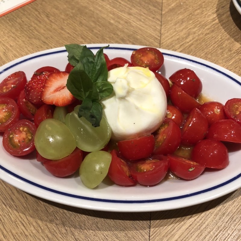 ブラッディーナチーズと宮田農園プチトマトのカプレーゼ(ピッツェリア・ダ・ガエターノ JRJP博多ビル店)