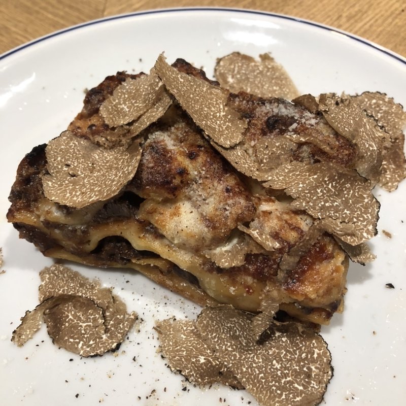 イタリア産ポルチーニ茸入りミートソースと黒トリュフラザニア(ピッツェリア・ダ・ガエターノ JRJP博多ビル店)