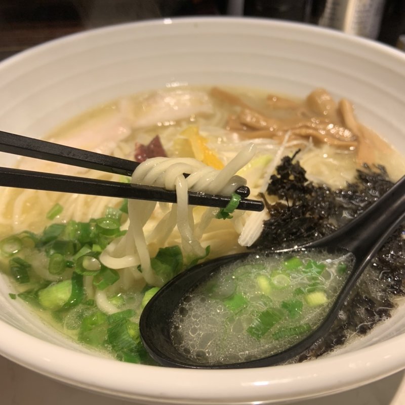 鶏塩ラーメン(ラーメンは人を幸せにする)
