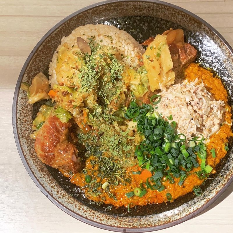 限定　ガリバタチキンカレー+塩豚+ツナマヨ+アチャール  (吉田カレー  )