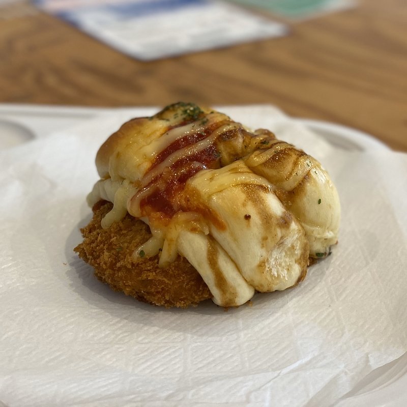 コロッケパン(こむぎ工房 あきらぱん)