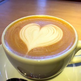 白神ハニーラテ(Cafe 水とコーヒー 新青森駅店)