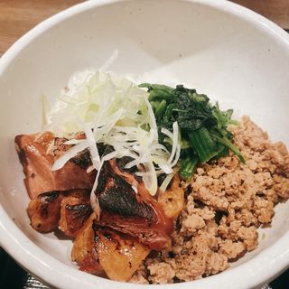 炙り鴨肉と鴨挽肉丼(鴨出汁中華蕎麦麺屋yoshiki)
