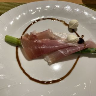 生ハムとアスパラの前菜(カフェレストラン タロー （Restaurant TARO）)