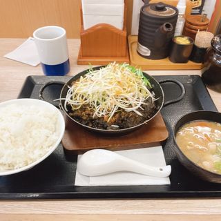 黒胡麻担々チキンカツ定食(かつや 宇都宮インターパーク店 )