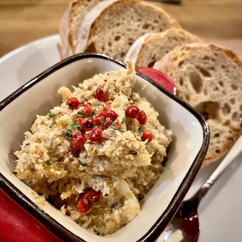 豚バラ肉のリエット(ワインラクダ)