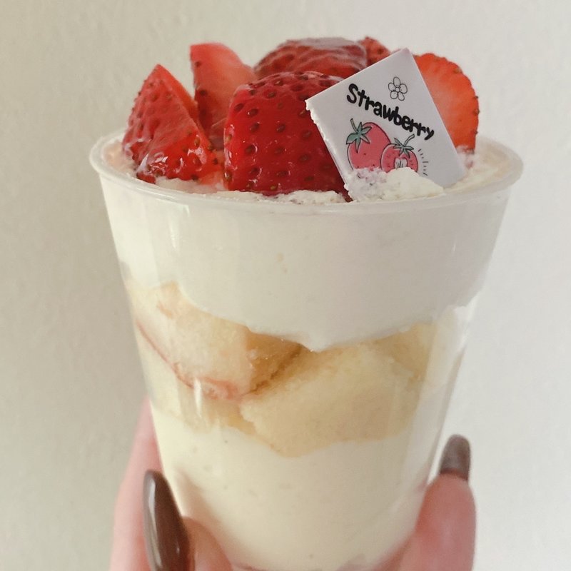 カップパフェ(イチゴ)(日和市)