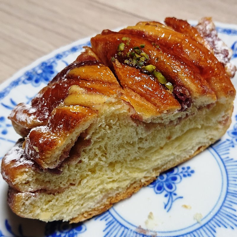 ホワイトチョコとベリーのブリオッシュ(ドンク ラゾーナ川崎プラザ店)