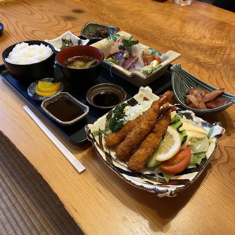 本日の選べるおまかせ定食(刺身4種盛り)、海老フライ(鬼瓦 （おにがわら）)
