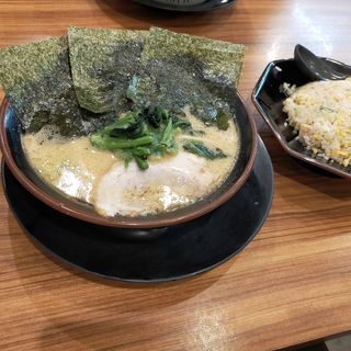 豚骨醤油ラーメン(横浜家系ラーメン　松田屋)