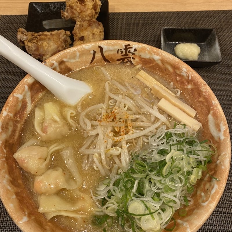 海老ワンタンメン味噌、ネギ、ニンニク、ザンギ(麺屋八雲)