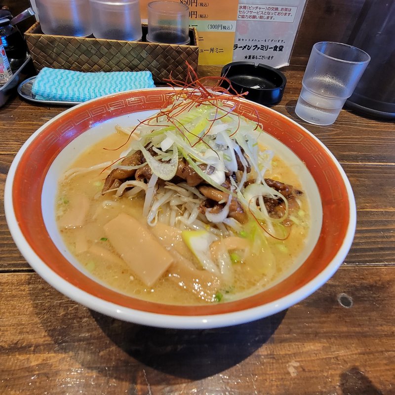 ホルモンラーメン(ホルモンラーメン ファミリー食堂)