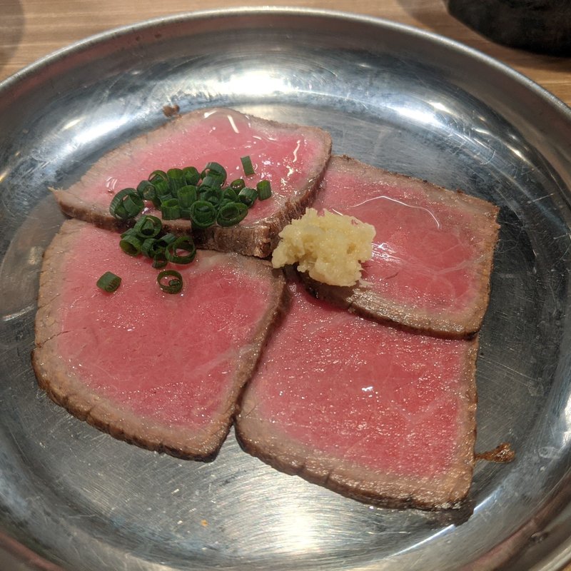 十勝ハーブ牛　たたき(十勝ハーブ牛 ホルモン鉄板焼 もん )