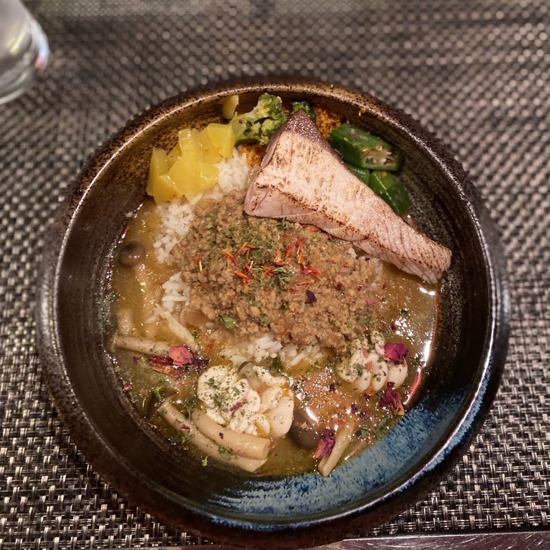 鯛白湯出汁カレー、和豚キーマ、白子トッピング(サリーカリー)