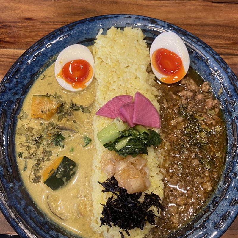 ニボ出汁キーマ、カボチャと椎茸のクリームカレー(お出汁とスパイス 元祖 エレクトロニカレー)