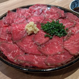 牛刺し(十勝ハーブ牛 ホルモン鉄板焼 もん )