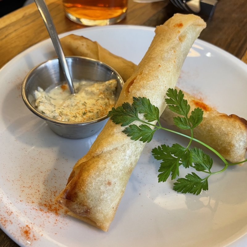 大山鶏のラグーを詰めたシガーサワーチーズのコンディメント(LODGE BISTRO SARU学芸大店 （ロッジビストロＳＡＲＵ）)