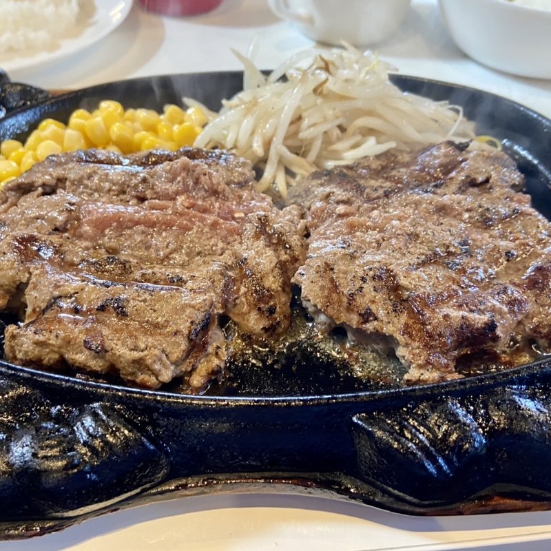 BEEF100%"ロック"ハンバーグ300g(ハンバーグマン 福岡春日店)