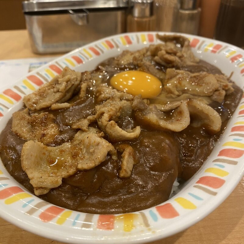 スタミナカレー 生玉子入り(スタミナカレーの店 バーグ 吉野町店)