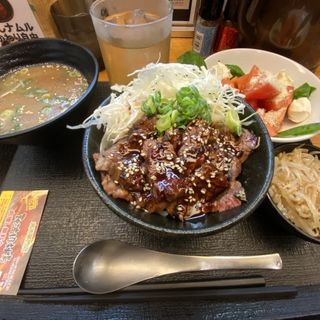 ハラミミニ丼レディースセット(難波肉劇場)