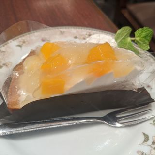 白桃と黄桃のタルト(珈琲館 根津駅前店)