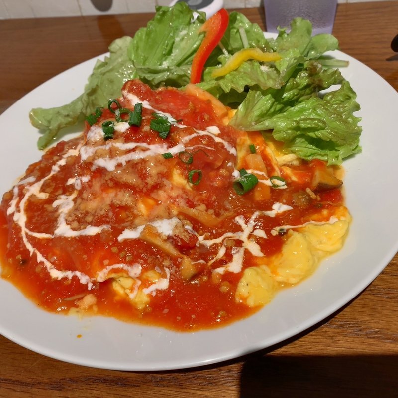 きのことトマトソースのオムライス(ボンヌ カフェ 十条店 （Bonnel Cafe）)