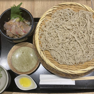 福岡の郷土料理ごまパチ丼(蕎麦酒房　ふくまる)