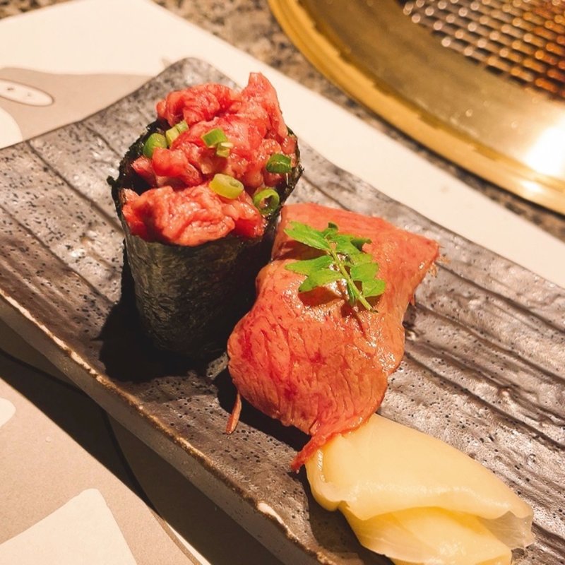 牛炙り握りと軍艦(和牛いしざき)