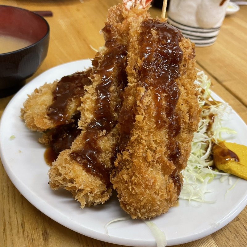 ミックス定食(串かつ・海老フライ・あじフライ)(とんかつ 山さき)